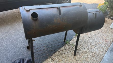 Smoker Grill (Free).  Come get it.