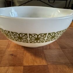 PYREX. 1,1/2QT.  VERDE SQUARE  GEOMETRIC FLOWER. 442. SEE PICS 