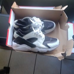 Hurache Size 11