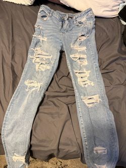 AMERICAN EAGLE WOMEN Light Wash Heavily Distressed Jeans