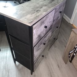 Nice 6-Slot Dresser Set 