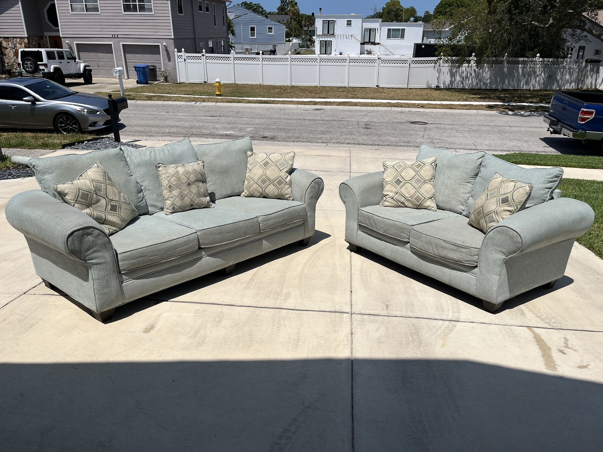 Fabric Couch and Loveseat - FREE DELIVERY 🚛