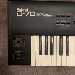 Roland D70 D-70 Super LA Synthesizer  76 keys keyboard 