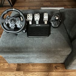  Logitech Driving Force G920 Steering Wheel and Pedals