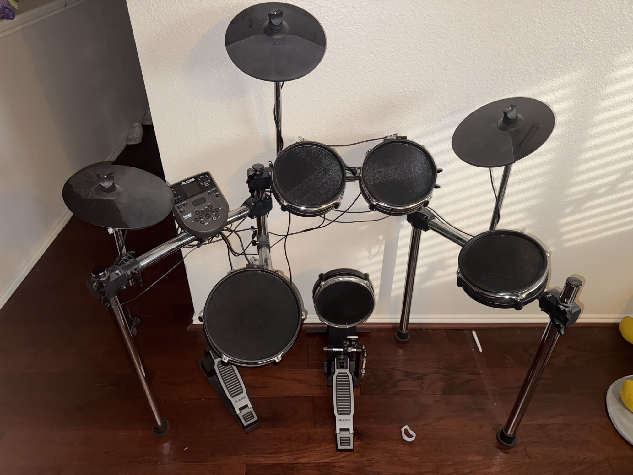 Alesis Surge Mesh Kit (with Throne And Sticks)