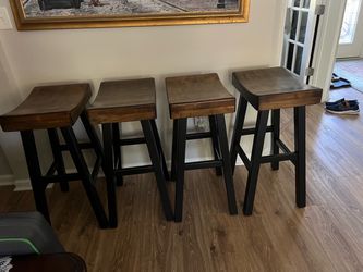 Rustic Wood Saddle Seat Counter Height Bar Stool with Black Base 31”H Seat 17.50”x13” in excellent condition like New