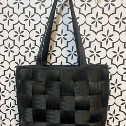 Black Harvey’s Seatbelt Bag Tote EUC Purse Handbag 