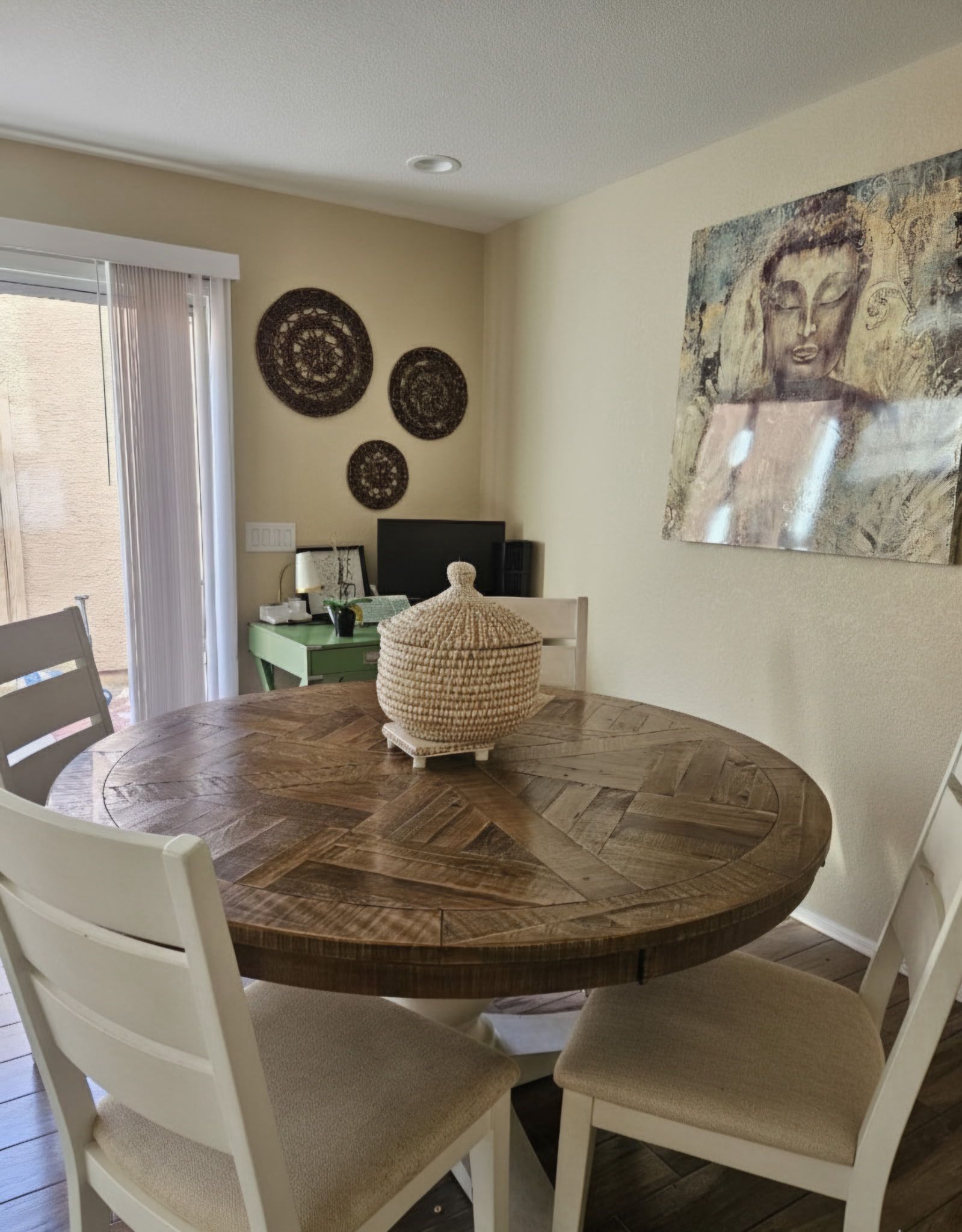 Round Wood Dining Table + 4 Chairs- Good Condition! ✨