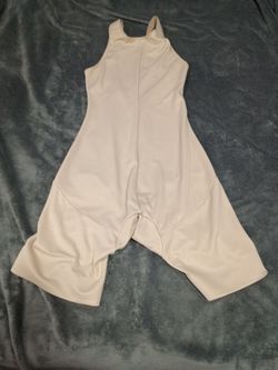 Woman Ambrielle shapewear in excellent condition size medium no wear or tears