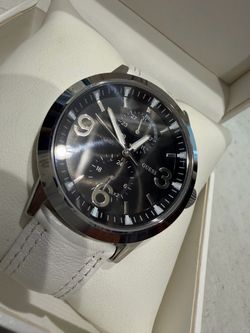 Guess watch white or black