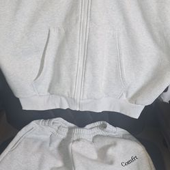 Sweatpants and hoodie from confrt