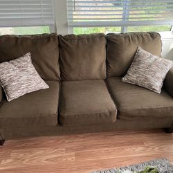 Convertible Couch beds, sleeper sofas + matching pillows, very well taken care of