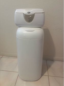 Diaper Genie and Munckin wipe warmer
