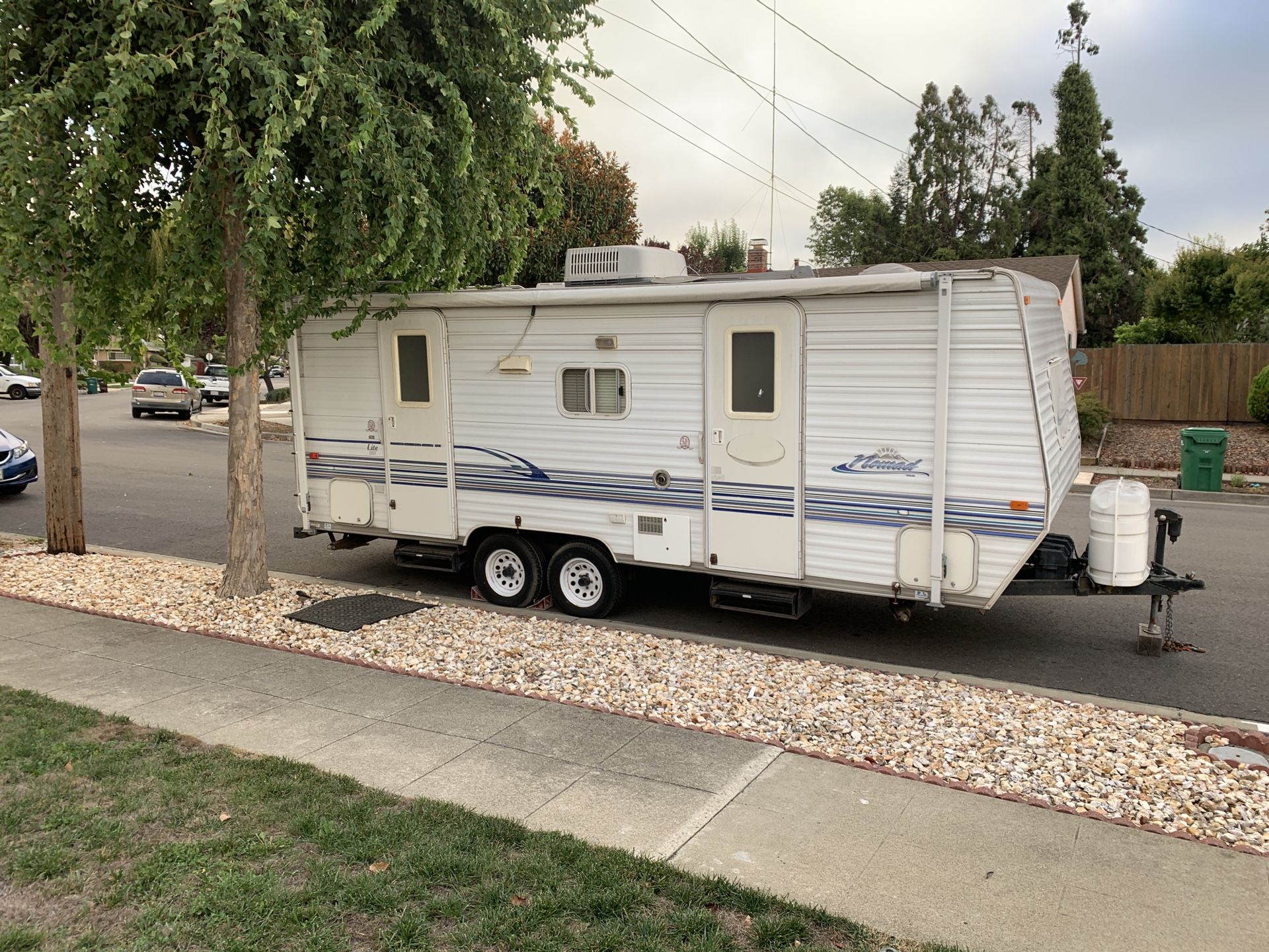 2003 skyline nomad lyte 19’8’ travel trailer