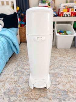Playtex Diaper Genie Complete + New Diaper Refills