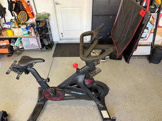 Peloton Generation 3 with size 37 shoe