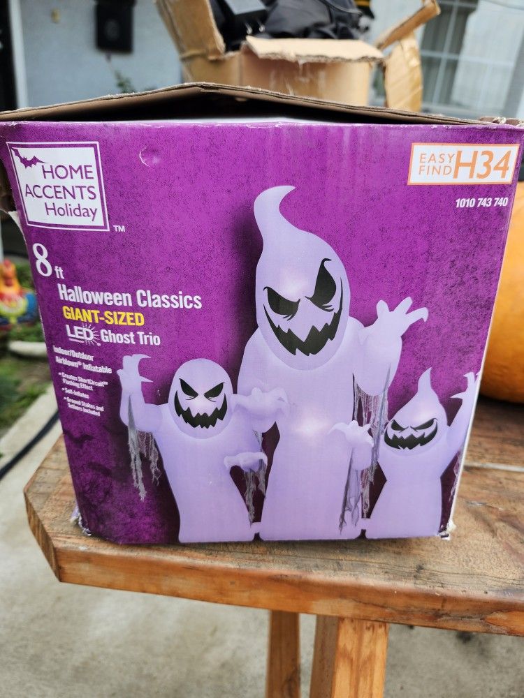 Halloween 8ft. New Led Ghost Trio