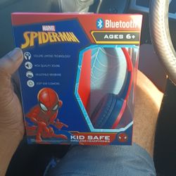 Wireless Bluetooth Headphones Marvel Spiderman Volume Control Kid-Safe.