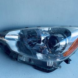 2012-2014 TOYOTA PRIUS C LEFT DRIVER SIDE HEADLIGHT HALOGEN OEM 