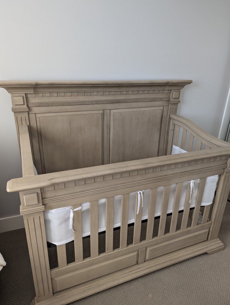 KINGSLEY Beige crib 