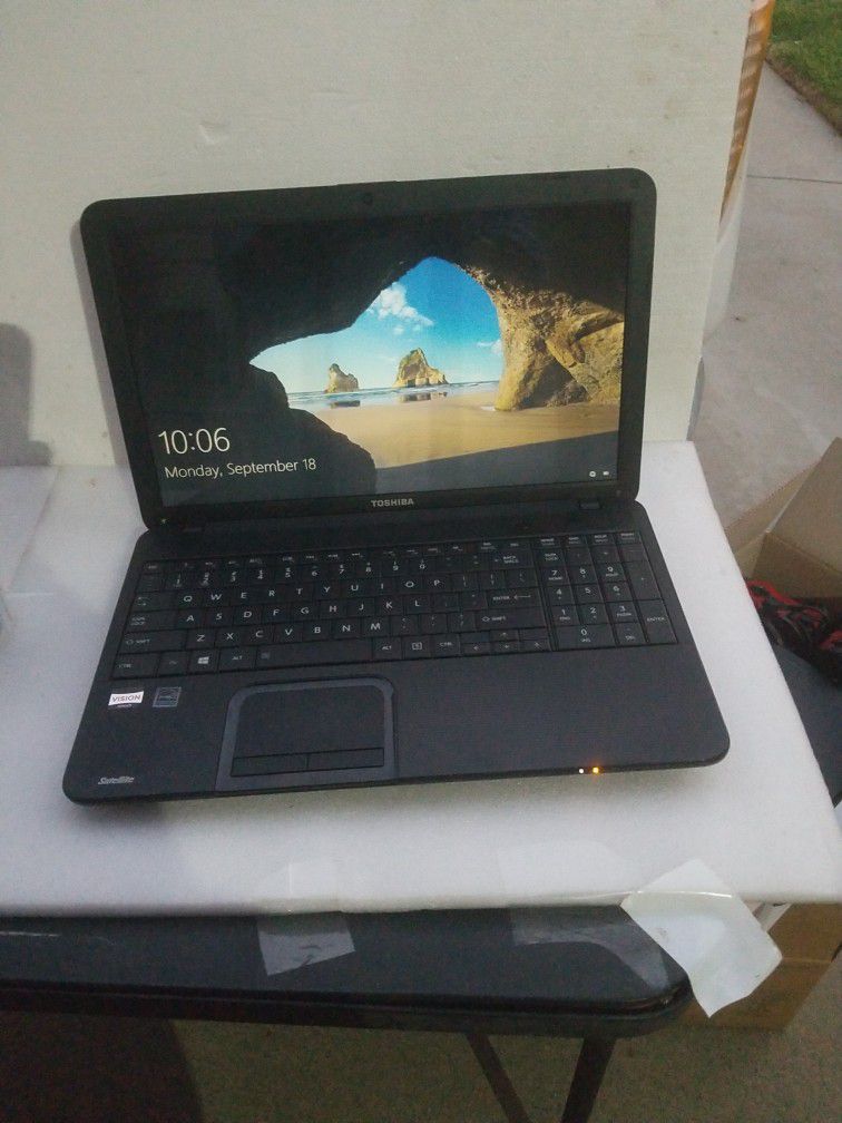 TOSHIBA LAPTOP  WITH CHARGER INCLUDED  WORKING PERFECT 