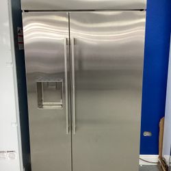 Monogram Side-by-Side Refrigerator in Stainless steel with Climate-Control Drawer and Advanced Temperature Management System