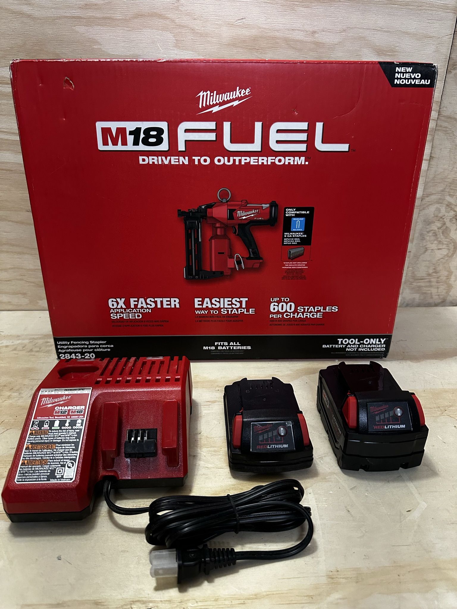 Milwaukee M18 Fuel 2843-20 Utility Fencing Stapler