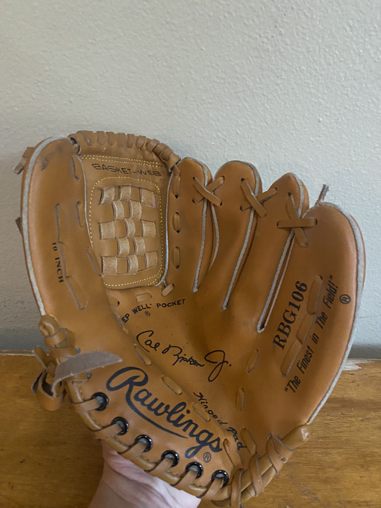 Rawlings Cal Ripken Jr. YOUTH 10" Baseball Glove Mitt Right Hand Thrower RBG106
