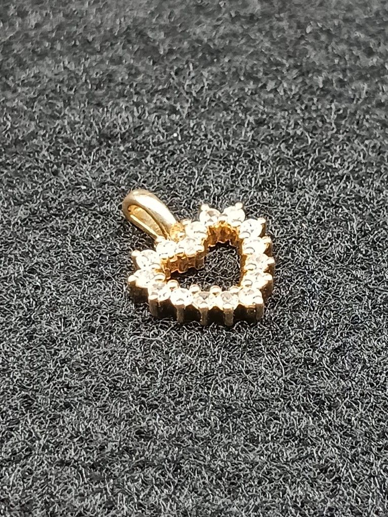 14k yellow gold and diamond heart pendant