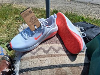 NIKE AIR ZOOM WOMENS SIZE 7.5 (EUR 38.5)