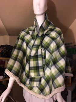 Medium cape with scarf