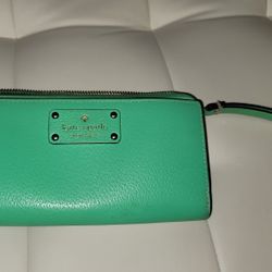 kate spade ♠️ Wellesley Layton wristlet

