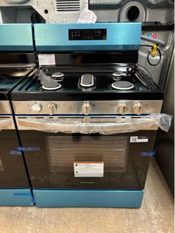 New! Frigidaire 30” Gas Range w/ Air Fry #043