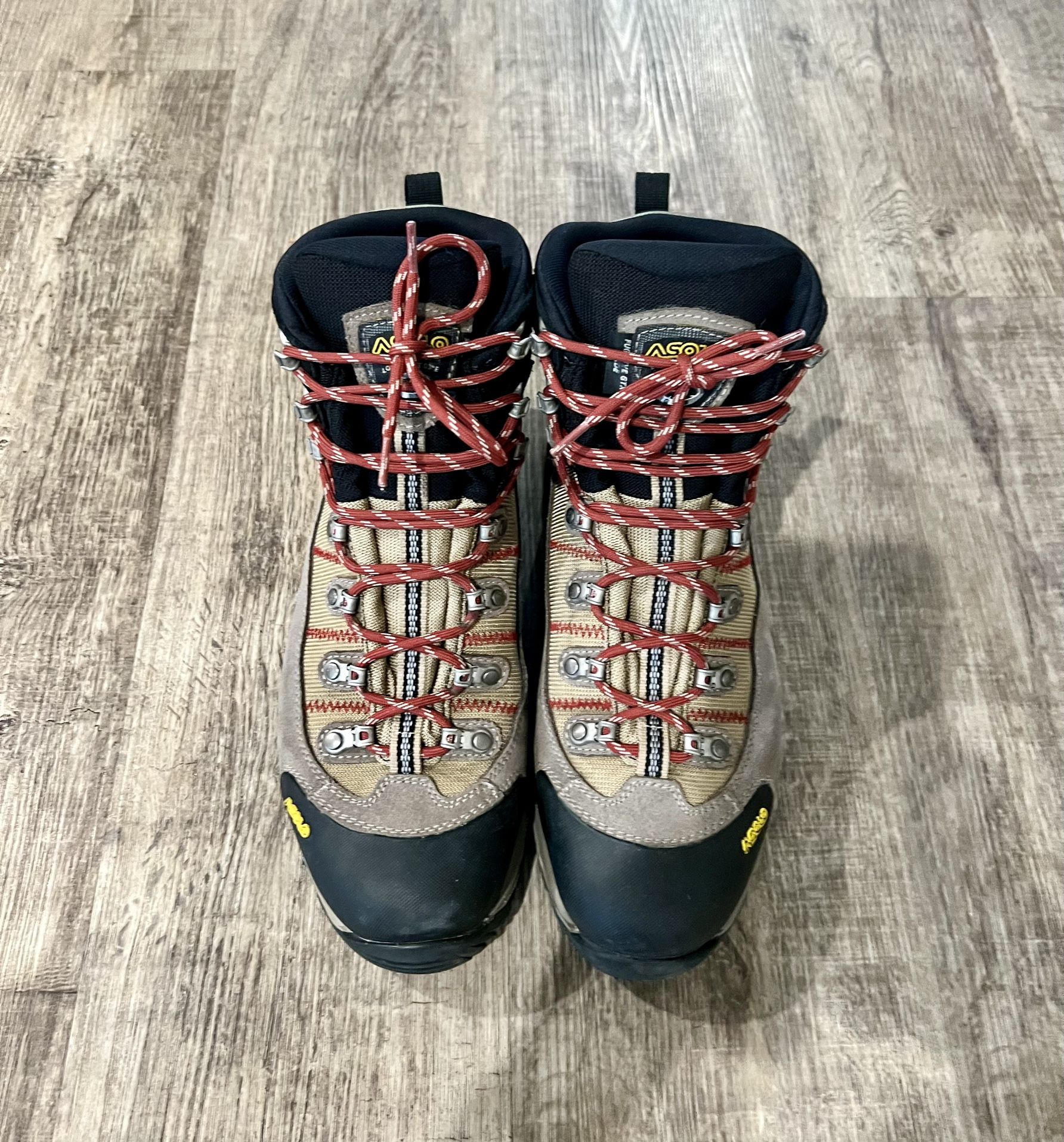 Men’s Hiking Boots - * SOLD *
