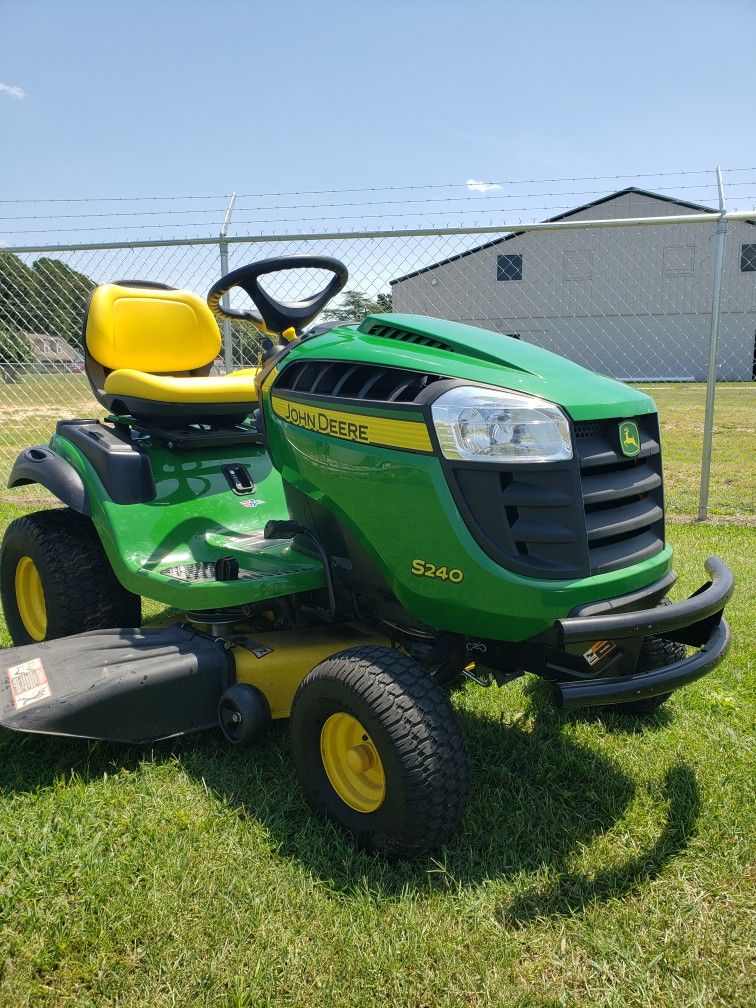 S240 JOHN DEERE HYDROSTATIC 42 INCH RIDING LAWN MOWER LOW HRS