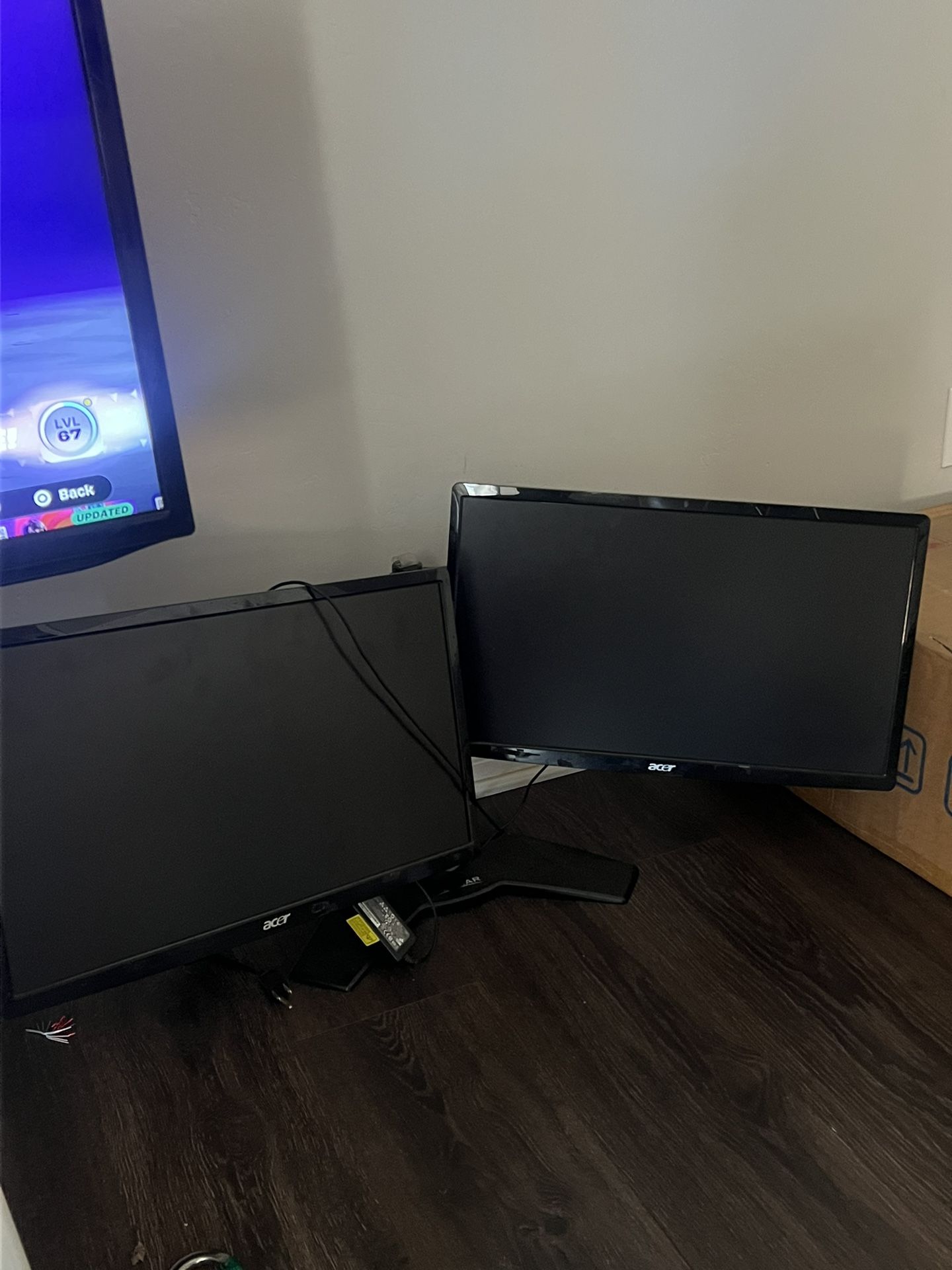 Acer Monitors With Dual Mount 