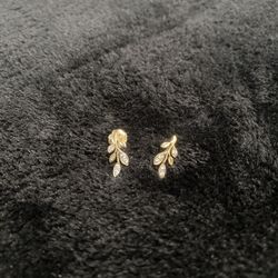 10K gold and real diamond earrings 