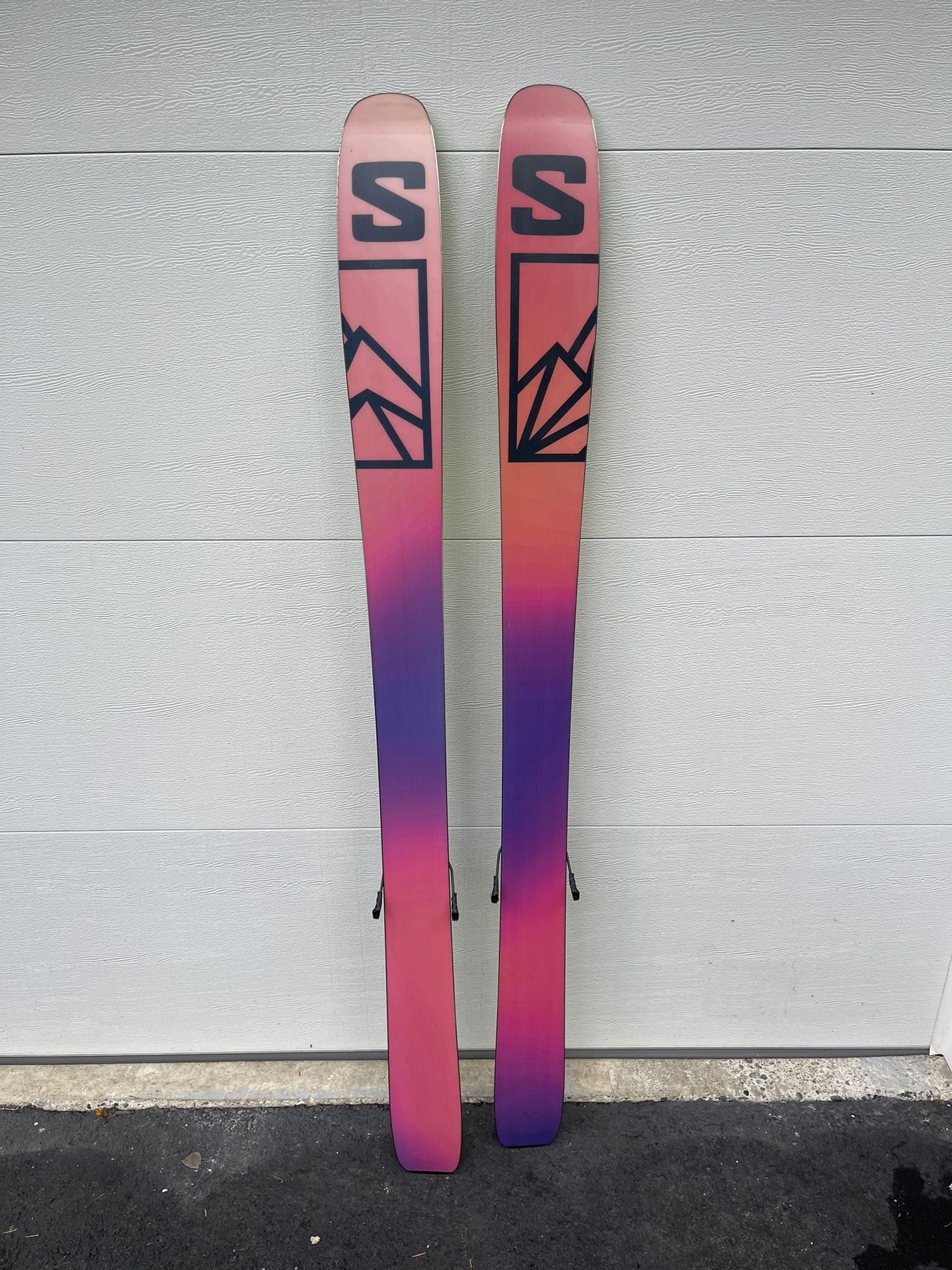 Salomon QST Stella 106 Skis w/ Atomic Warden 13 Bindings - 173cm