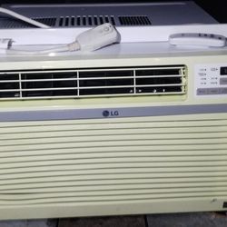 LG Window Air Conditioner 12 Btu w/Remote