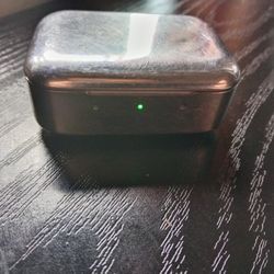 Master & Dynamic Earbuds 