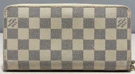 Louis Vuitton Zippy Wallet in Damier Azur Coated Canvas