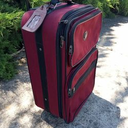MEDIUM SIZED SUITCASE 