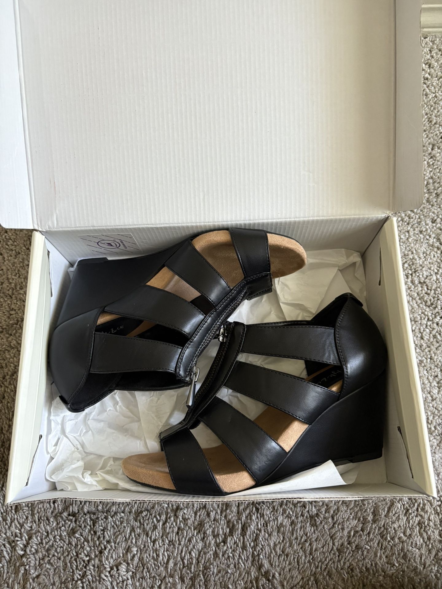 Black Zipper Wedge. Size 9.5