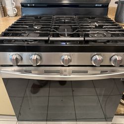 Samsung 30 in. 5-Burner Freestanding Smart Gas Range in Stainless Steel with No Preheat AirFry and Wi-Fi Enabled Convection