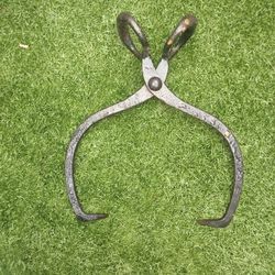 VINTAGE ICE BLOCK TONGS