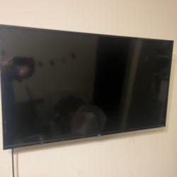 40 Inch TCL Roku Smart Tv With Wall Mount 