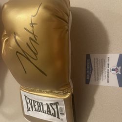 Julio Cesar Chavez Glove W/case