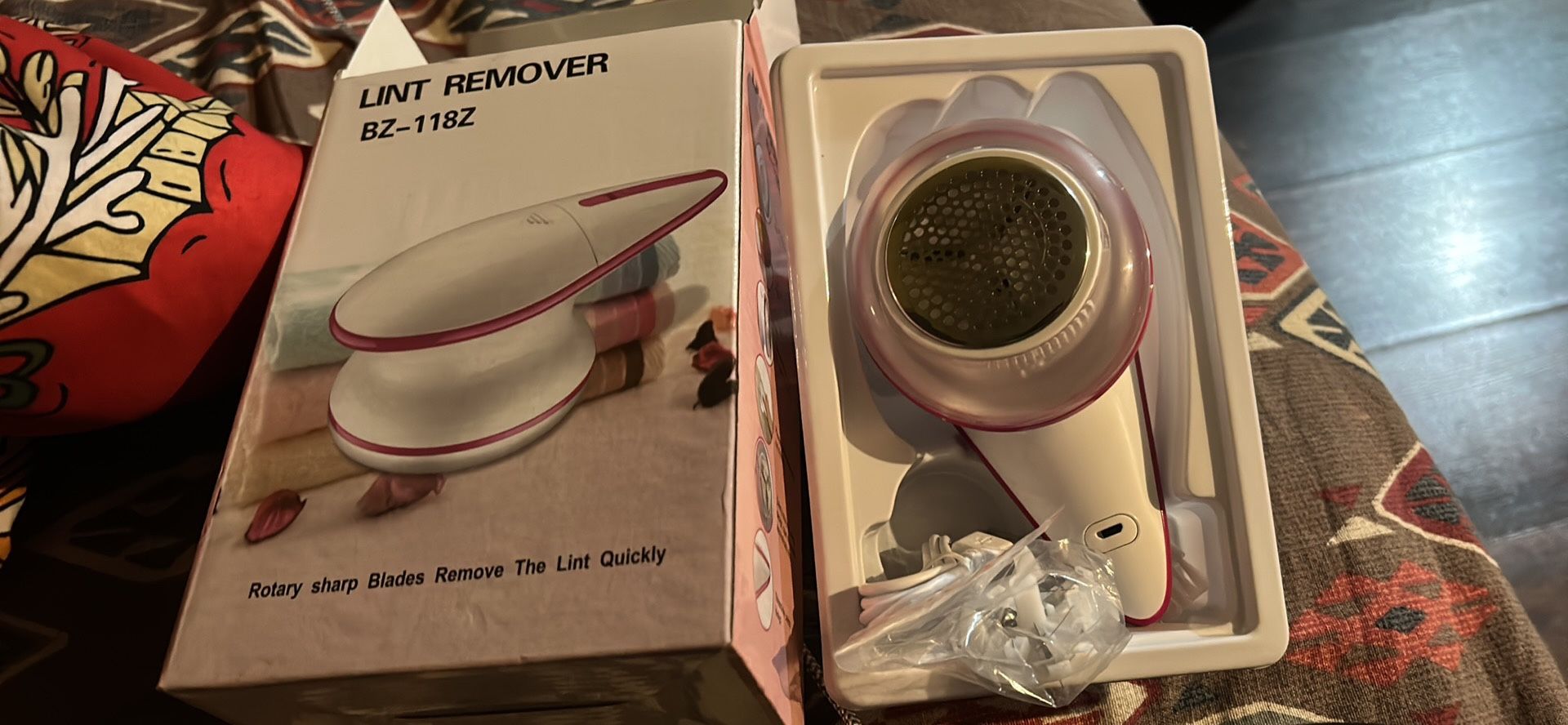 New In Box* Lint Remover