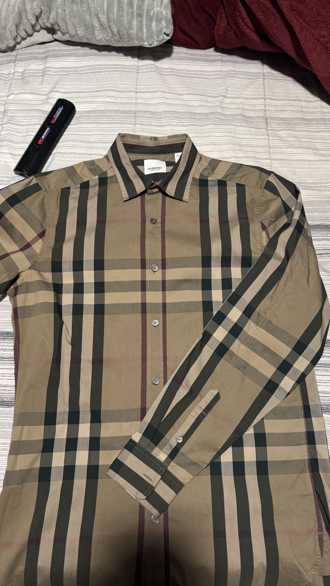 Burberry Button Ups size S
