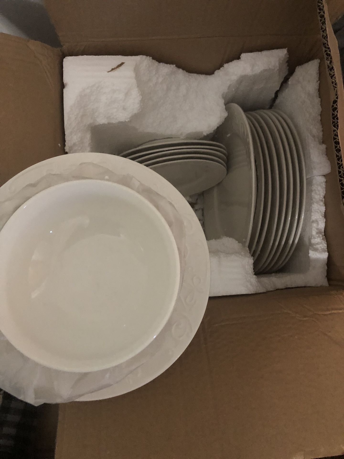 New Pfaltzgraff Dinner Set 24 Piece
